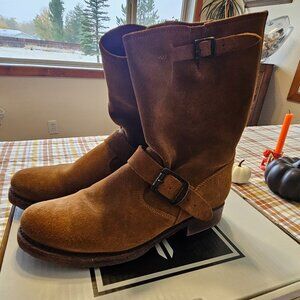 Women's 8.5 Frye Veronica short boots, suede